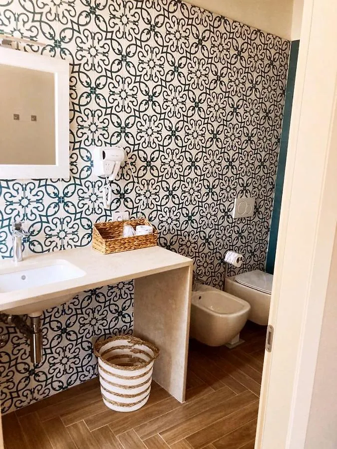 Gatto Bianco Rooms 42 Бергамо 0*,  Италия